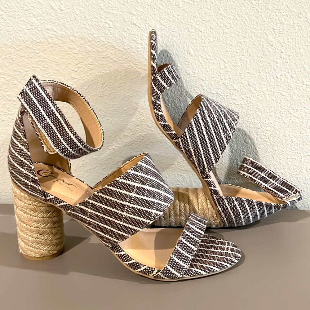 Women size 8 Velcro ankle strap sandal. Never worn!